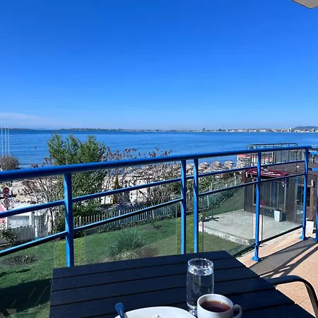 Апартаменти Spacious 1-bedroom Sea View 2 Balconies