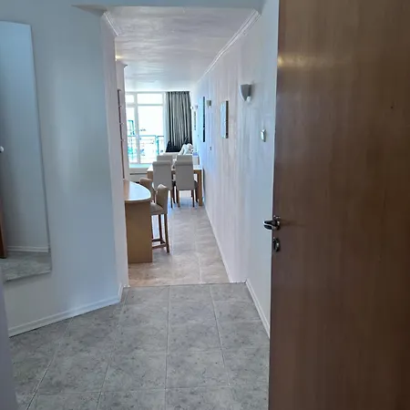 Spacious 1-bedroom Sea View 2 Balconies *