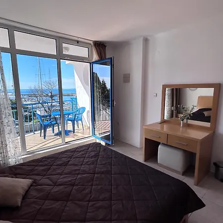 Spacious 1-bedroom Sea View 2 Balconies Светий Влас
