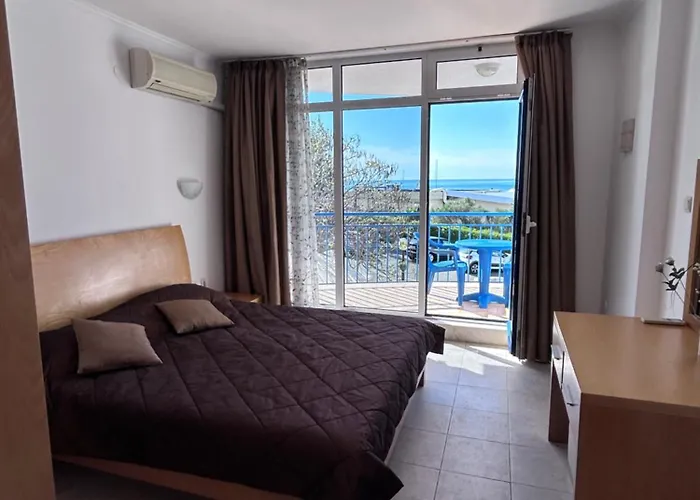 Vega Stevi - Beachfront Апартамент Свети Влас